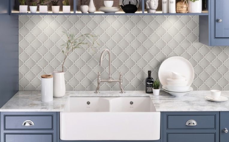 glass tile kitchen backsplash